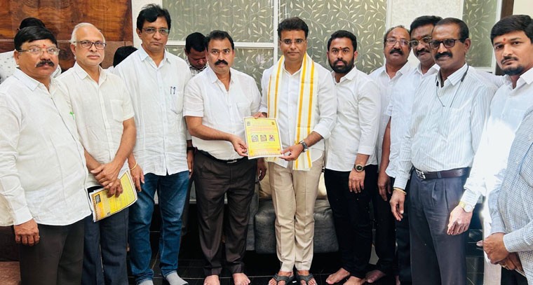 అభిమాన నేతకు ఆనందోత్సాహాల నడుమ హోళీ శుభాకాంక్షలు