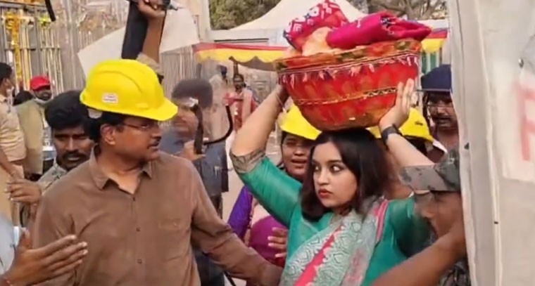 వ‌న‌దేవ‌త‌ల‌ను ద‌ర్శించుకున్న‌హైడ్రా క‌మిష‌న‌ర్‌