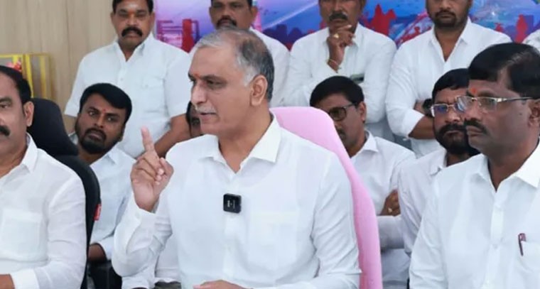 వరద నీటిని ఒడిసి పట్టండి.. బురద రాజకీయాలు మానండి: హరీశ్