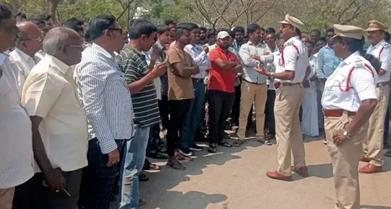 హెల్మెట్ లేని ప్రయాణం ప్రమాదకరం