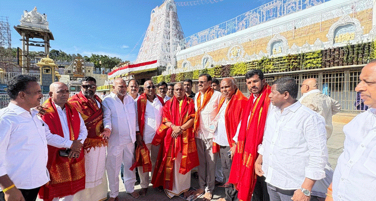 కలియుగ దైవం తిరుమల శ్రీ వెంకటేశ్వర స్వామి దర్శించుకున్న ఎమ్మెల్యే జిఎంఆర్..