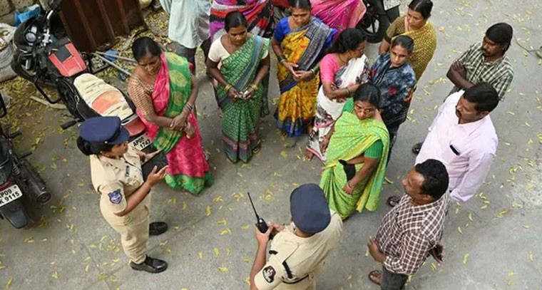 పోలీసులు ఇంటికే వచ్చి ఫిర్యాదులు స్వీకరిస్తారు: తెలంగాణ పోలీస్ శాఖ