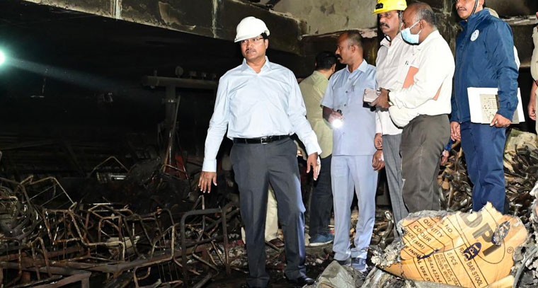 నాంప‌ల్లి ఘ‌ట‌నాస్థ‌లాన్ని ప‌రిశీలించిన హైడ్రా క‌మిష‌న‌ర్‌