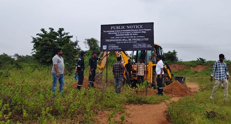 శంషాబాద్ లో 500 కోట్ల విలువైన 12 ఎకరాల ప్రభుత్వ భూమిని స్వాధీనం చేసుకున్న హైడ్రా