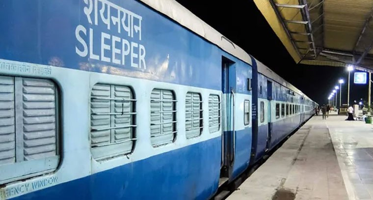 రైల్వే ప్రయాణికులగు గుడ్ న్యూస్.. హోలీ ప్రత్యేక రైళ్లు