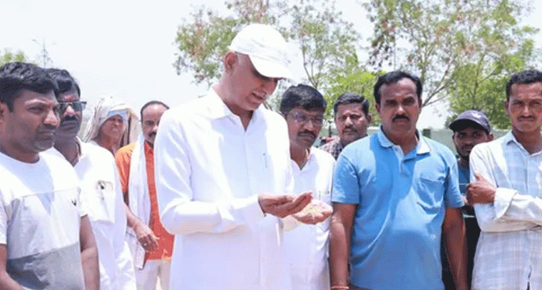 కొనుగోలు కేంద్రాలు ఏర్పాటు చేయడంలో ప్రభుత్వం వైఫల్యం: హరీశ్ రావు