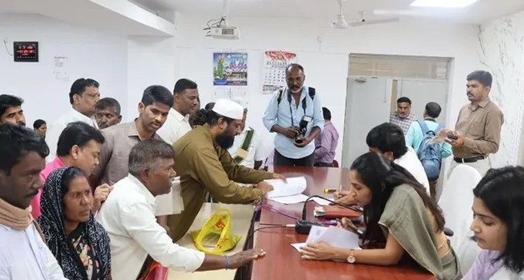 ప్రజావాణిలో ప్రజల సమస్యలు విన్న కలెక్టర్ ప్రావిణ్య