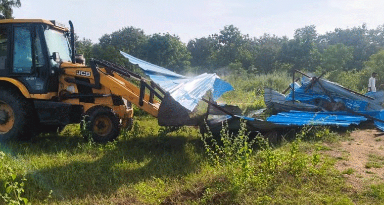 నగరంలో వేర్వేరు చోట్ల ఆక్రమణలను తొలగించిన హైడ్రా