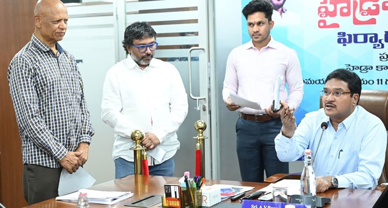 హైడ్రా ప్ర‌జావాణికి 52 ఫిర్యాదులు