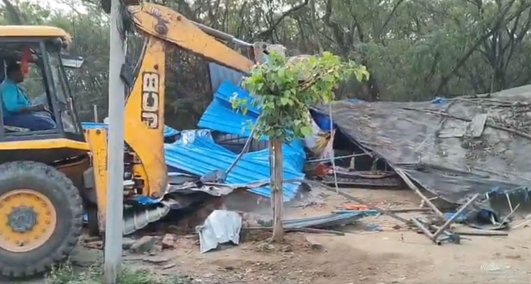 రాజేంద్రనగర్‌లో హైడ్రా కూల్చివేతలు