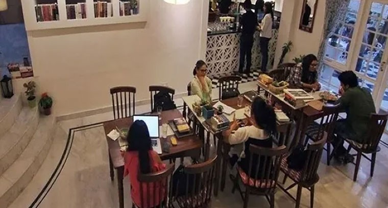 హైదరాబాద్ లో ​నైట్ లైఫ్‌కు కేఫ్ కల్చర్ కిక్