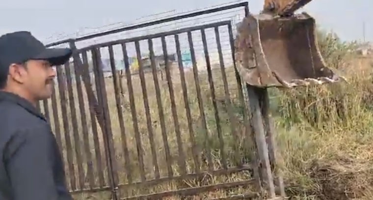 తెల్లాపూర్‌లో హైడ్రా కూల్చివేతలు