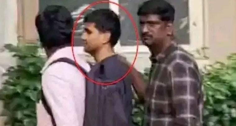 పోలీసు కస్టడీలో ఐబొమ్మ రవి.. ప్రశ్నిస్తున్న పోలీసులు