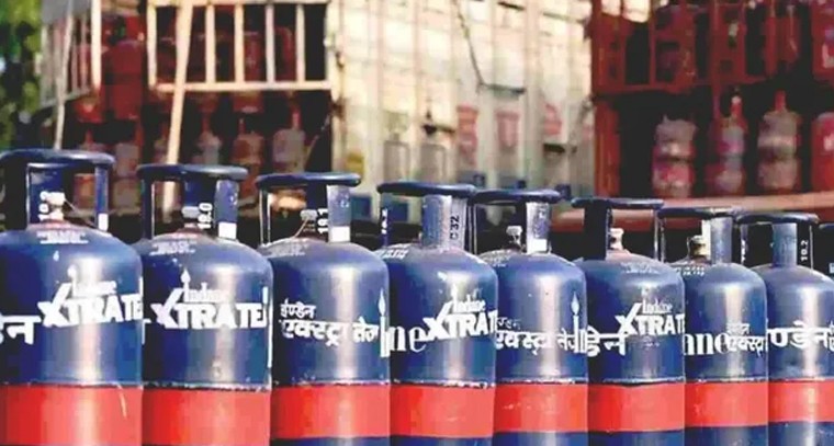త‌గ్గిన గ్యాస్ సిలిండ‌ర్ ధ‌ర‌లు.. నేటి నుంచి అమ‌లు