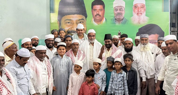 టైలర్స్ కాలనీలో జామ మసీదులో ఇఫ్తార్ విందులో పాల్గొన్న కాట శ్రీనివాస్ గౌడ్