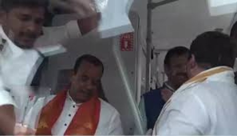 నల్గొండ బస్ స్టేషన్‌లో ఎలక్ట్రిక్ బస్సులను ప్రారంభించిన మంత్రులు