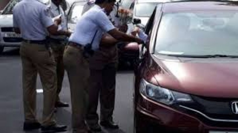 పగటిపూట కూడా కొన్ని ప్రాంతాల్లో డ్రంక్ అండ్ డ్రైవ్ తనిఖీలు నిర్వహించాలని హైదరాబాద్ ట్రాఫిక్ పోలీసులు నిర్ణయించారు