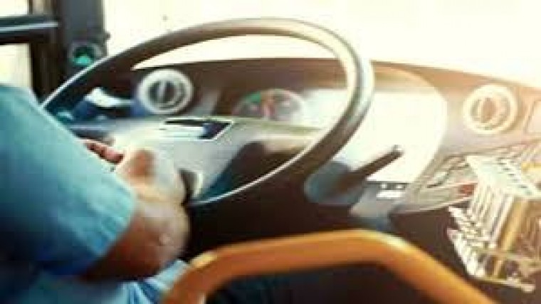 ఆర్టీసీ బస్సుల డ్రైవర్లు తమ దూకుడుతో ప్రయాణికులను హడలెత్తించారు