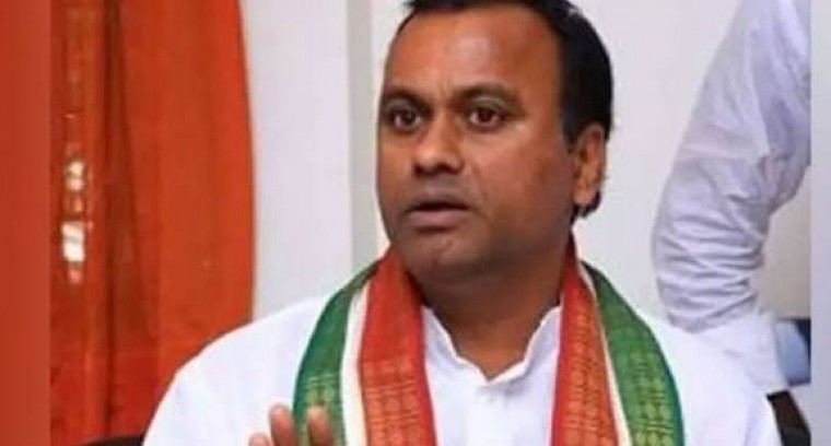 నిరుద్యోగుల సమస్యలను సీఎం దృష్టికి తీసుకెళతానని హామీ