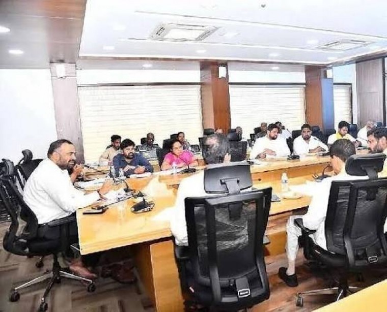 జూబ్లీహిల్స్ అసెంబ్లీ నియోజకవర్గ ఉప ఎన్నికల నేపథ్యంలో పార్టీల ప్రతినిధులతో ముఖ్య ఎన్నికల అధికారి సుదర్శన్ రెడ్డి సమావేశం