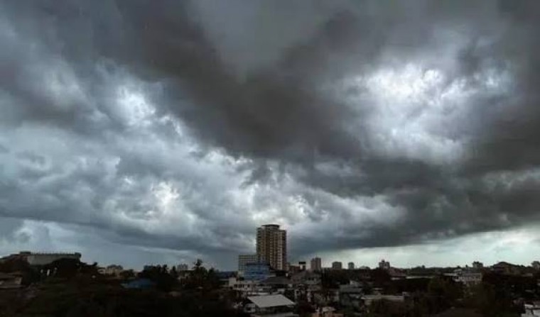 బంగాళాఖాతంలో మొంథా తుపాను తెలంగాణపై ప్రభావం పలు జిల్లాల్లో భారీ నుంచి అతి భారీ వర్షాలు