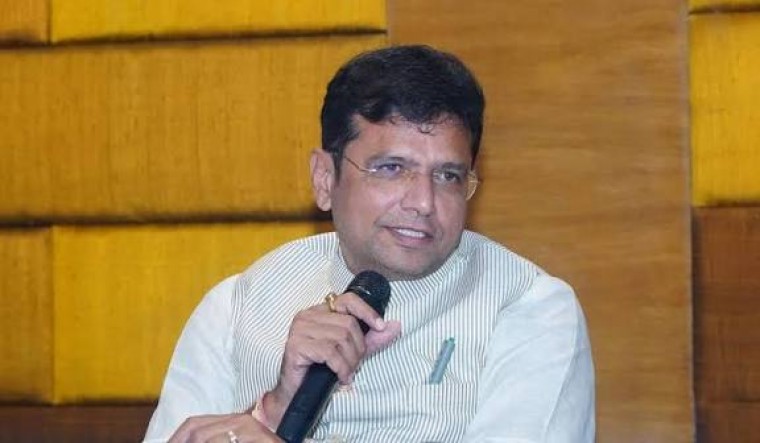 ప్రభుత్వాన్ని నిలదీస్తామని చెప్పి అసెంబ్లీ నుంచి జారుకుందని విమర్శ