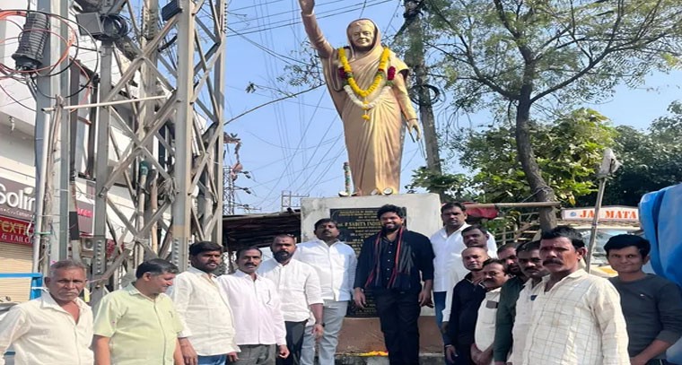 ఇందిరా గాంధీకి ఘన నివాళి: కాంగ్రెస్ నేతల ప్రశంసలు