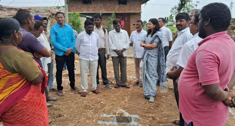 ఇందిరమ్మ ఇళ్ల నిర్మాణం వేగంగా పూర్తి చేయాలి