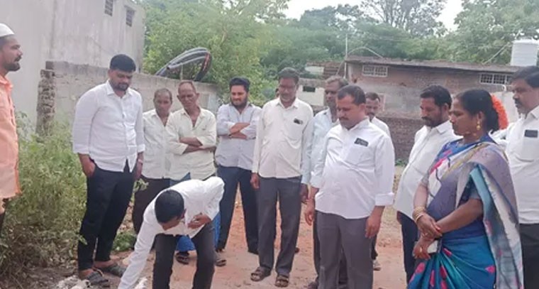 ఇందిరమ్మ ఇండ్లకు ముగ్గుపోసిన కాంగ్రెస్ నాయకులు