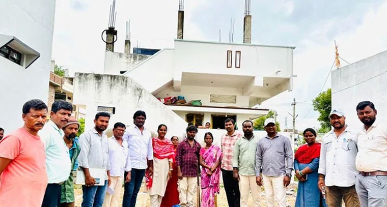 11వ వార్డులో ఇందిరమ్మ ఇండ్ల భూమి పూజ కార్యక్రమం