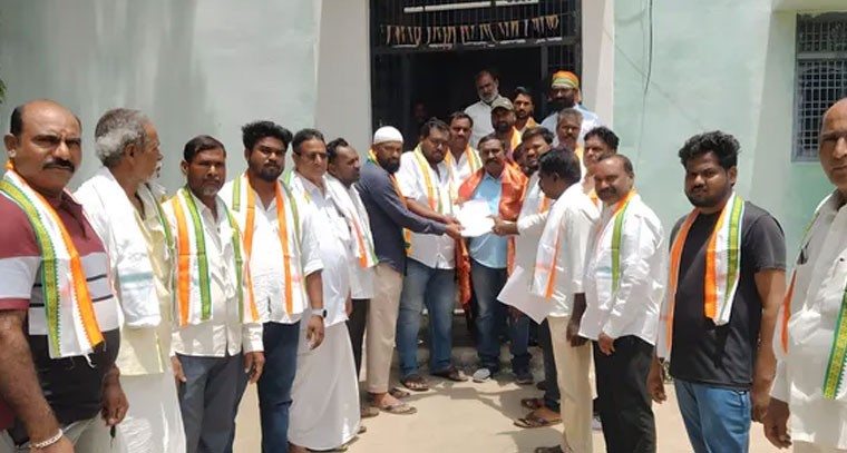 మాజీ ఎమ్మెల్యేల విగ్రహాలు ఏర్పాటు చేయాలి