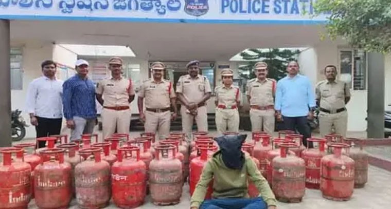 జగిత్యాలలో వంట గ్యాస్ సిలిండర్ల దొంగ అరెస్ట్