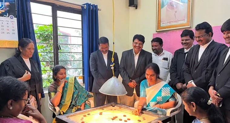 న్యాయవాదులకు క్రీడా పోటీలు ప్రారంభించిన జిల్లా జడ్జి