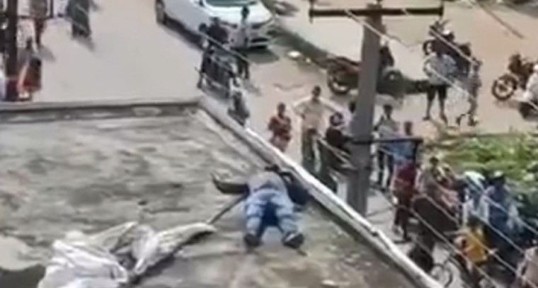 వినాయకుడి ఫ్లెక్సీ సరి చేస్తూ కరెంట్ షాక్‌తో యువకుడు మృతి