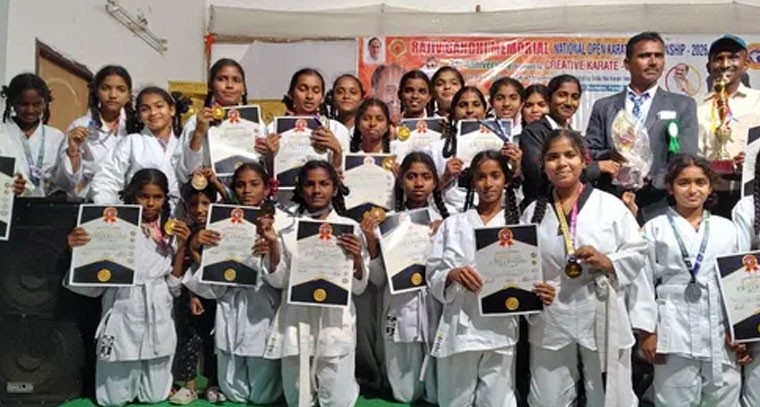 జాతీయ స్థాయి కరాటేలో విద్యార్థుల ప్రతిభ