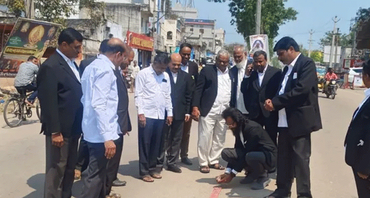 జోగిపేటలో న్యాయవాదుల సంబరాలు