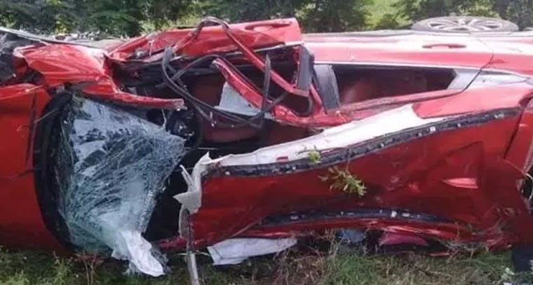 జాతీయ రహదారిపై కారు బోల్తా...