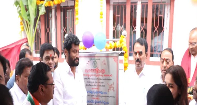 ఇందిరమ్మ ఇళ్ల నమూనా భవనాన్ని ప్రారంభించిన మంత్రి జూపల్లి