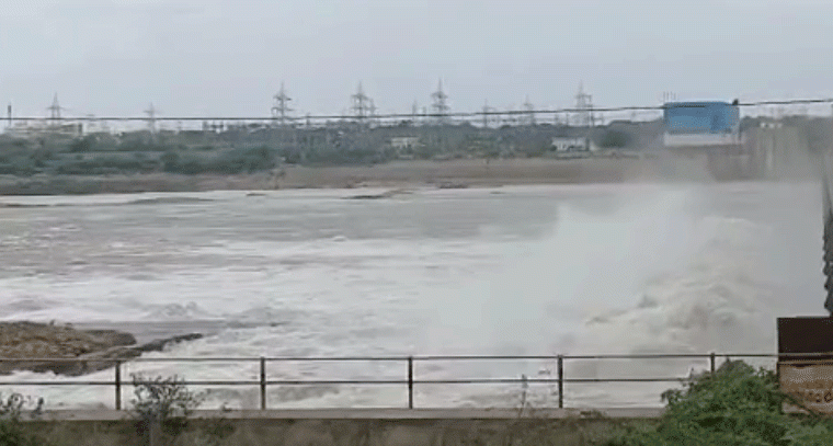 జూరాలకు భారీ వరద.. 40 గేట్ల ఎత్తివేత