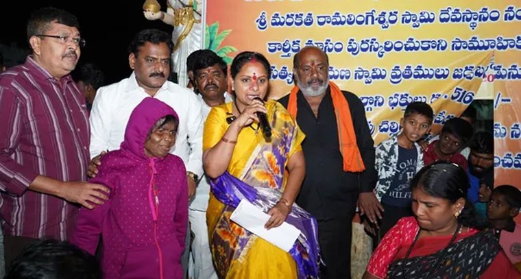 మల్లారెడ్డి వేల ఎకరాలు కబ్జా పెట్టిండు: కవిత