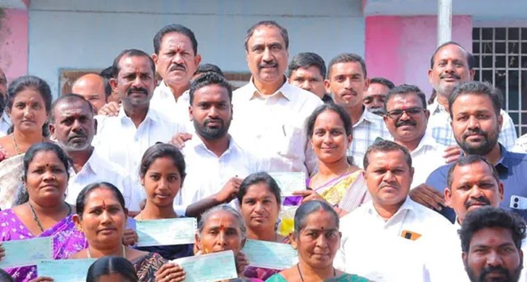 జగిత్యాల జిల్లాలో కల్యాణ లక్ష్మి చెక్కులు పంపిణీ