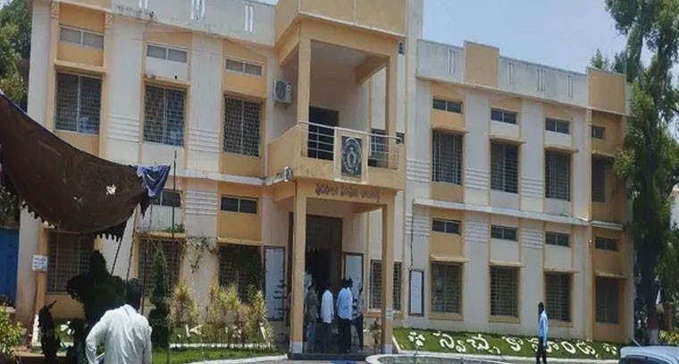 కామారెడ్డి మున్సిపల్ ఎన్నికల వేడి: రిజర్వేషన్లపై అభ్యర్థుల ఉత్కంఠ