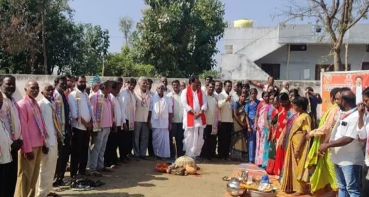 విశ్వబ్రాహ్మణ సంఘం ఆహ్వానంతో కళ్యాణ మండపం భూమి పూజలో కామారెడ్డి ఎమ్మెల్యే