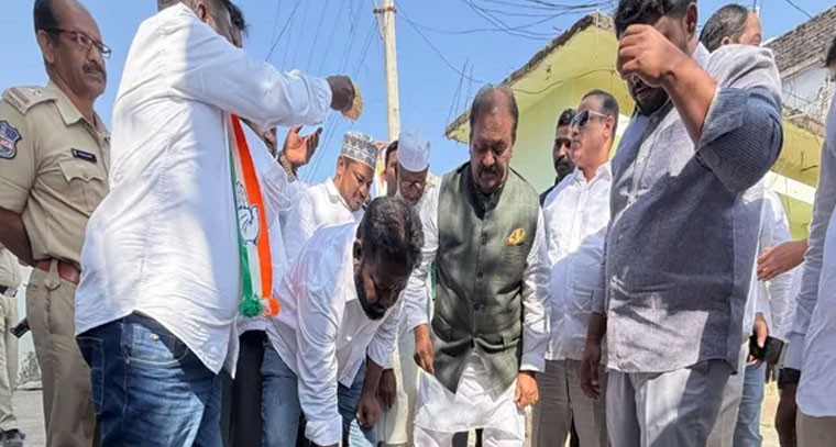 కామారెడ్డిలో సీసీ రోడ్డు పనులను  ప్రారంభించిన షబ్బీర్ అలీ