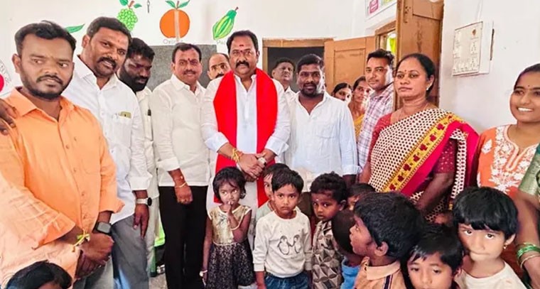 కామారెడ్డి ఎమ్మెల్యే ఫరీద్‌పేట అంగన్‌వాడీ కేంద్రాన్ని ఆకస్మిక తనిఖీ