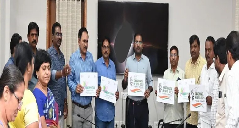 ఇందిరమ్మ ఇండ్ల గ్రౌండింగ్ పూర్తి చేయాలి: కలెక్టర్