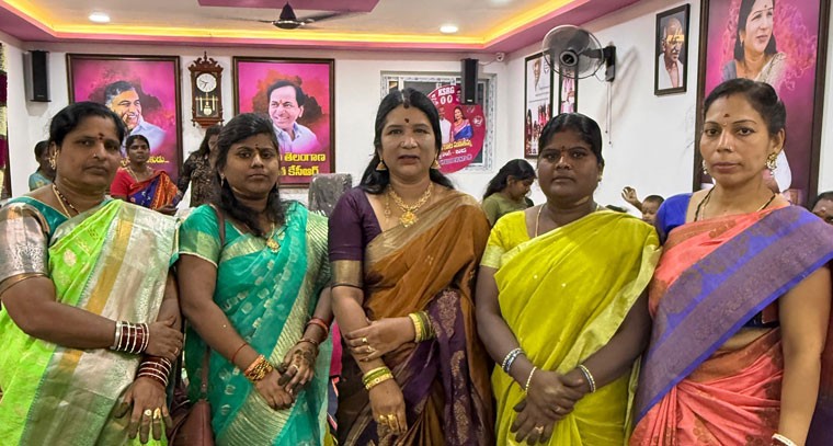 అశాడ మాస గోరింటాకు పండుగ శోభ
