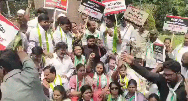 గ్రూప్-1 అభ్యర్థుల ఆందోళనకు సంఘీభావం తెలిపిన కవిత