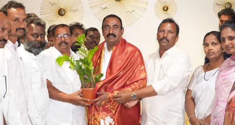 కావలి MLA ను కలిసిన టిడిపి నెల్లూర్ ఆర్గనైజింగ్ సెక్రటరీ