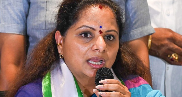 ఇందిరానగర్ చెరువు చెత్తా దుర్గంధం.. కవిత పర్యటనతో స్థానికుల ఆశలు పుట్టుకొన్నాయి!

